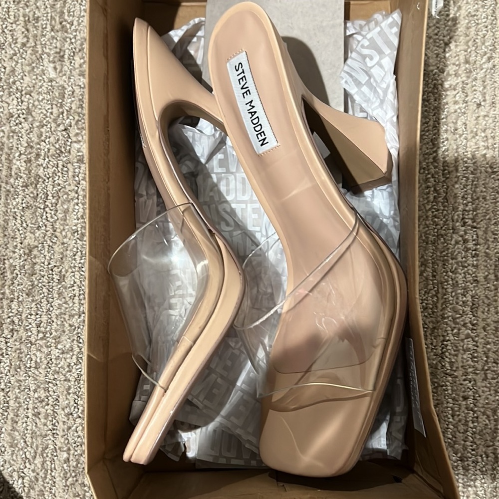 Heels - Picture 4 of 4